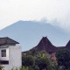 GUNUNG AGUNG ERUPSI : Proyek Konstruksi Molor