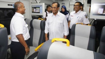 KA BANDARA SOEKARNO-HATTA :  Kala KRL Mengalah Demi KA Bandara 