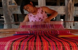 Dukung UKM, Yayasan Rukmi Luncurkan Buku berjudul Kain Ulos dan Kain Songket