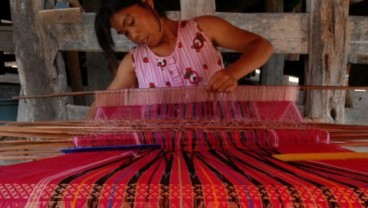 Dukung UKM, Yayasan Rukmi Luncurkan Buku berjudul Kain Ulos dan Kain Songket