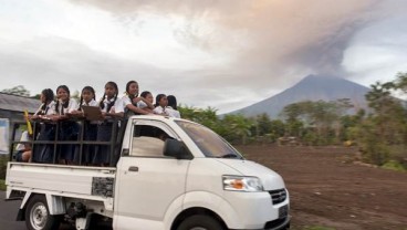 10 BUMN Bantu Pengungsi Gunung Agung