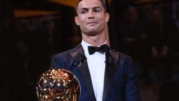 Lima Kali, Cristiano Ronaldo Menangi Lagi Ballon d'Or