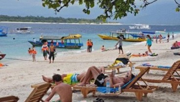 Wisatawan China Mulai Lirik Danau Toba dan Lombok