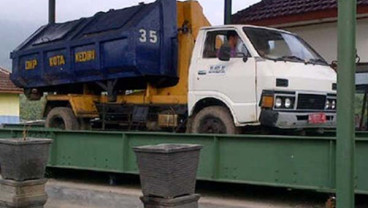 JEMBATAN TIMBANG  : Langgar JBI, Muatan Truk Dibongkar Mulai 2018