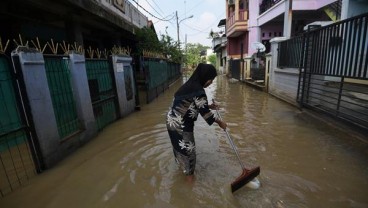 Jakarta Banjir, Anies Minta Tanggul Jati Padang Diganti Beton Bukan Sak Pasir