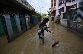 Jakarta Banjir, Anies Minta Tanggul Jati Padang Diganti Beton Bukan Sak Pasir