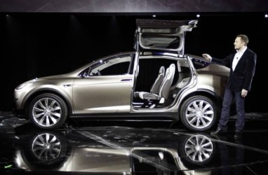 Aston Martin Klaim Bisa Buat Mobil Lebih Canggih dari Tesla