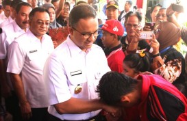 Anies Tinjau Perbaikan Tanggul Jati Padang