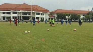 Latihan Perdana, Mario Gomez Belum Bisa Berikan Penilaian