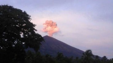 ERUPSI GUNUNG AGUNG : Penerbangan Tak Terganggu