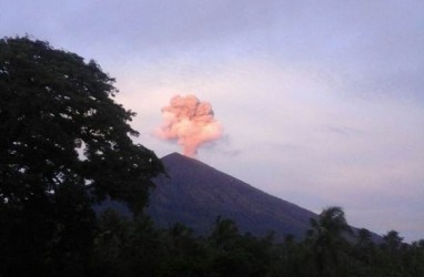 ERUPSI GUNUNG AGUNG : Penerbangan Tak Terganggu