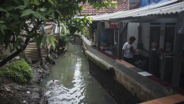 Tanggul Kali Pulo Jebol, Anies Bilang Ada Rumah di Atas Sungai