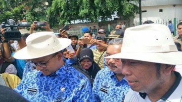 Saat Lulung Beri "Topi Koboy" Ke Anies di Tanah Abang