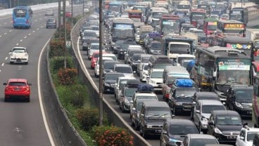 Kendalikan Kepadatan, Tol Cikampek Diberlakukan Contra Flow