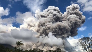 Gunung Sinabung Kembali Meletus Disertai Luncuran Awan Panas Sejauh 4,6 KM