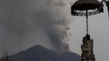 Menanti Jurus OJK untuk Gunung Agung