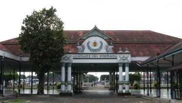 PARKIR MAHAL ALUN-ALUN, 'Kraton Kan Ora Ngurusi Parkir'