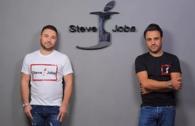 Steve Jobs Jadi Merek Celana Jin Produksi Italia