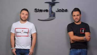 Steve Jobs Jadi Merek Celana Jin Produksi Italia