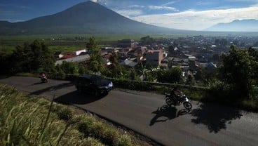 Ribuan Pendaki Pilih Nikmati Malam Pergantian Tahun di Gunung Kerinci