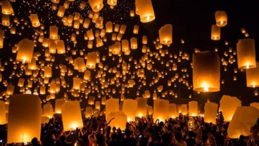 PERAYAAN MALAM TAHUN BARU 2018: Langit Borobudur Dihiasi Ribuan Lampion