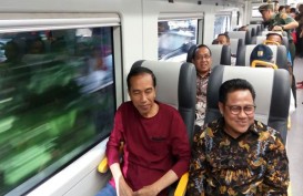 Ketika Presiden Jokowi Berganti Gaya Saat Meresmikan Kereta Bandara 