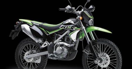 Model yang merupakan generasi terbaru dari KLX 150 BF ini dijual seharga Rp33,6 juta. Tipe SE atau special edition ini dilengkapi dengan hand guard, engine guard, serta warna hitam pada bagian body dan velg./Istimewa
