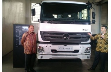 KENDARAAN NIAGA : Mercedes-Benz Pacu Truk Berat