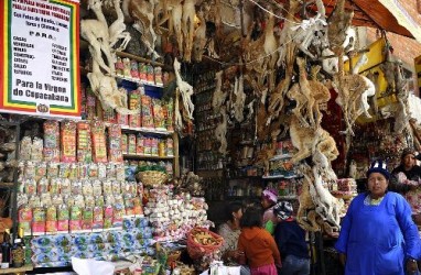 Pasar Penyihir di Bolivia Ini Sediakan Barang-Barang Aneh, Tertarik ke Sana?