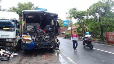 SUGENG RAHAYU Tabrak Sepeda Motor dan Truk di Klaten