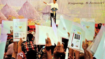 Presiden Jokowi Serahkan Sertifikat Tanah untuk Masjid, Gereja, &  Vihara