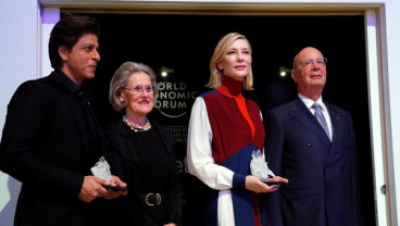 Peduli HAM, Shah Rukh Khan Terima Penghargaan Dari World Economic Forum