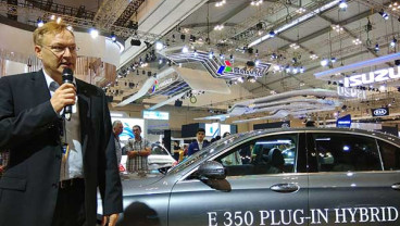Mercedes-Benz Akan Bawa 2 Mobil Hibrida
