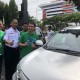 Dukung Aturan Pemerintah, Grab Pasangi Kendaraan dengan Stiker