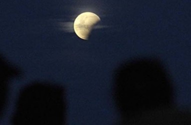 Awas, Gerhana Bulan Total Timbulkan Gelombang Pasang. Ini Lokasinya