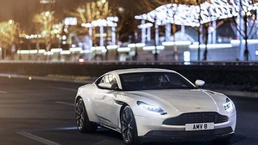 Aston Martin DB11 V8 Raih Penghargaan Best Coupe