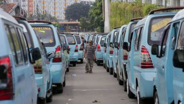 Ke Mana Anies Saat Sopir Angkot Tanah Abang Demo di Balai Kota?