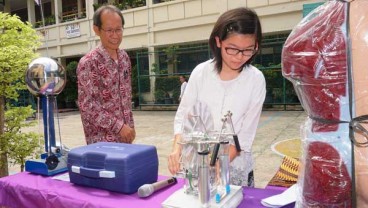 Hino Sumbang Alat Laboratorium SMP Yos Sudarso Purwakarta