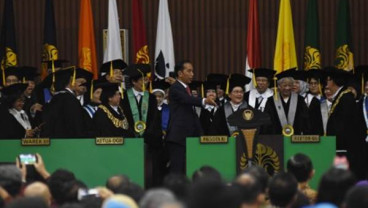 Bak Wasit, Mahasiswa UI Ini Acungkan Kartu Kuning ke Arah Presiden Jokowi