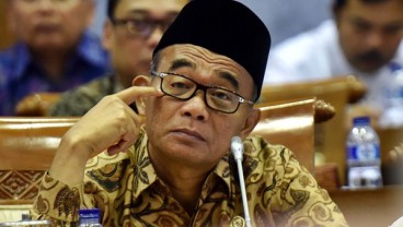 Mendikbud: Jangan Main Medsos Saat Kerja