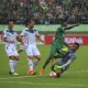 Hasil Piala Presiden: Abdul Rohim Gagalkan 4 Penalti Persebaya, PSMS ke Semifinal