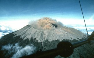 Pencarian Pendaki Hilang di Gunung Raung Terkendala Cuaca