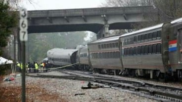 TABRAKAN MAUT DI AS: Kereta Amtrak Diduga Masuk ke Jalur yang Salah