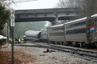 TABRAKAN MAUT DI AS: Kereta Amtrak Diduga Masuk ke Jalur yang Salah