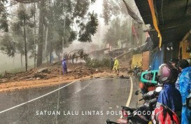 Foto-foto Banjir di Jakarta dan Jalur Puncak Longsor