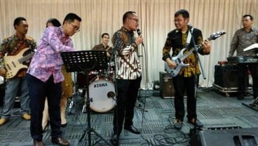 Ini Aksi Menteri Hanif Hibur Karyawan BNI Lewat Lagu Akad Milik Payung Teduh