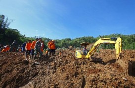 Tebing Setinggi 30 Meter di Kudus Longsor, Akses Jalan Terputus