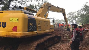 LONGSOR PUNCAK: Proses Evakuasi Dihentikan, Hujan Turun