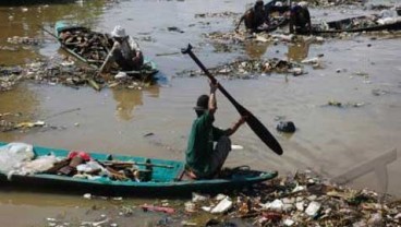 Pemkot Padang Siapkan Kapal Pengumpul Sampah Sungai