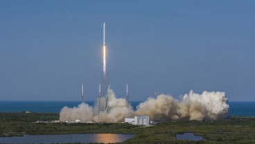 3..2..1.. Falcon Heavy Meluncur, Elon Musk Lega